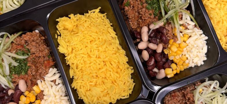Ragú s kořenovou zeleninou, hovězím masem, rýže s kurkumou